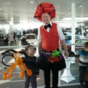Luftballonkünstler für Firmenevent Autohaus BMW Mercedes Audi Toyota